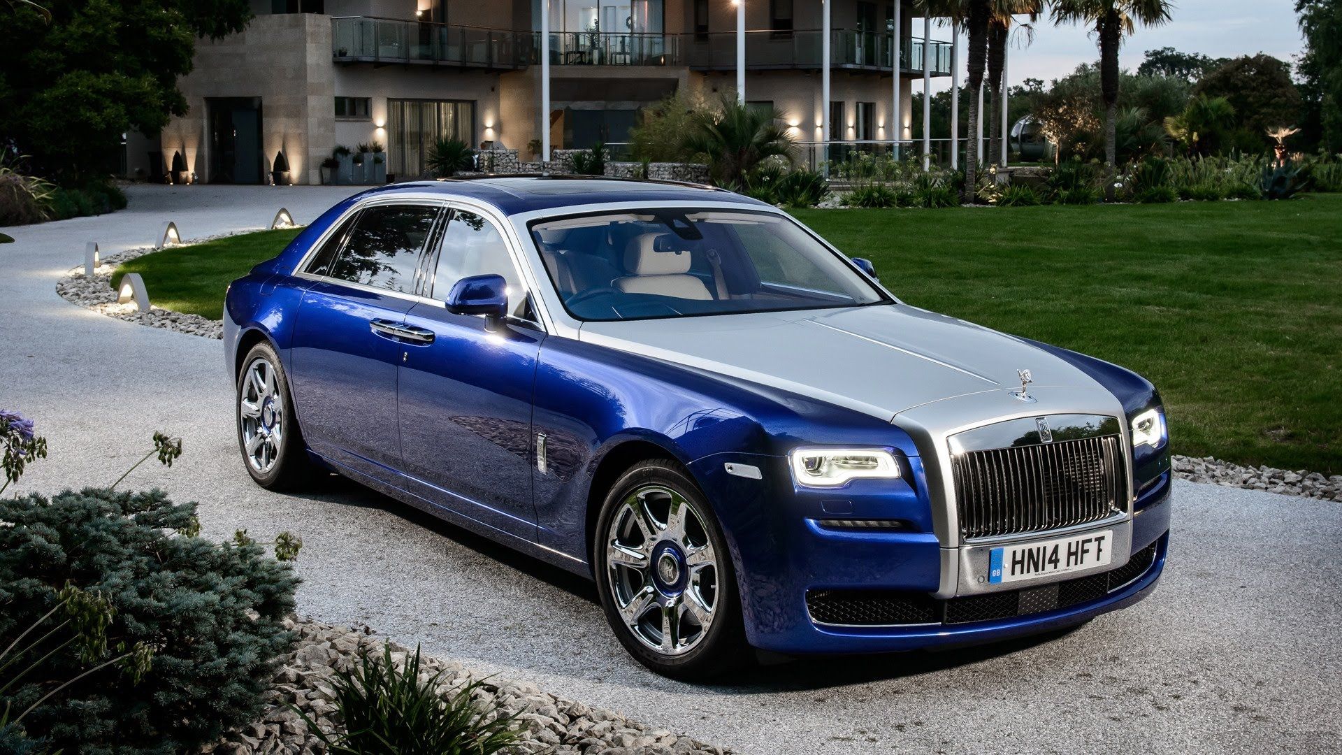Rolls Royce Ghost Series II gets What Car? Award