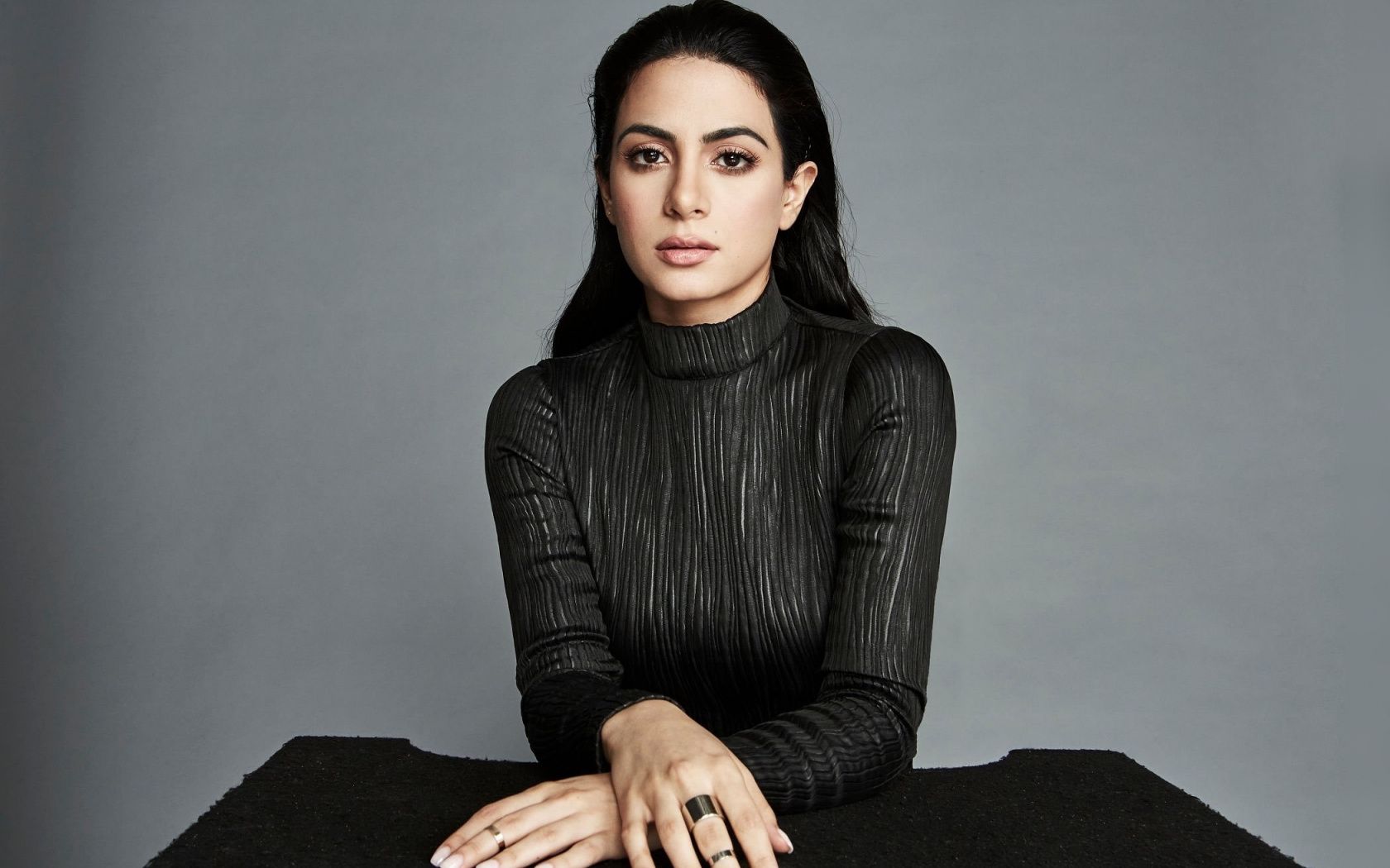 Download 1680x1050 wallpaper actress, brunette, emeraude toubia