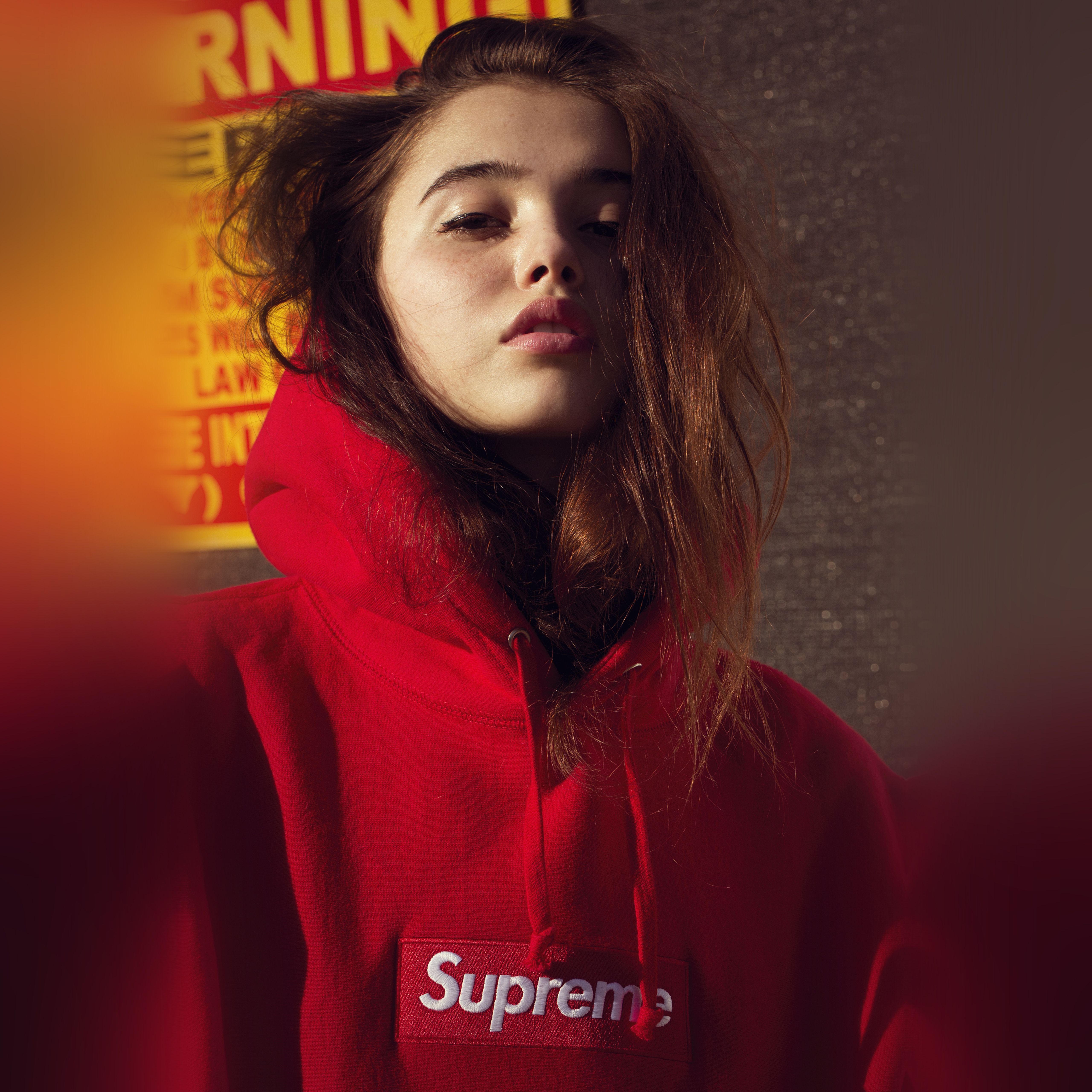 Supreme Girl Celebrity Wallpaper