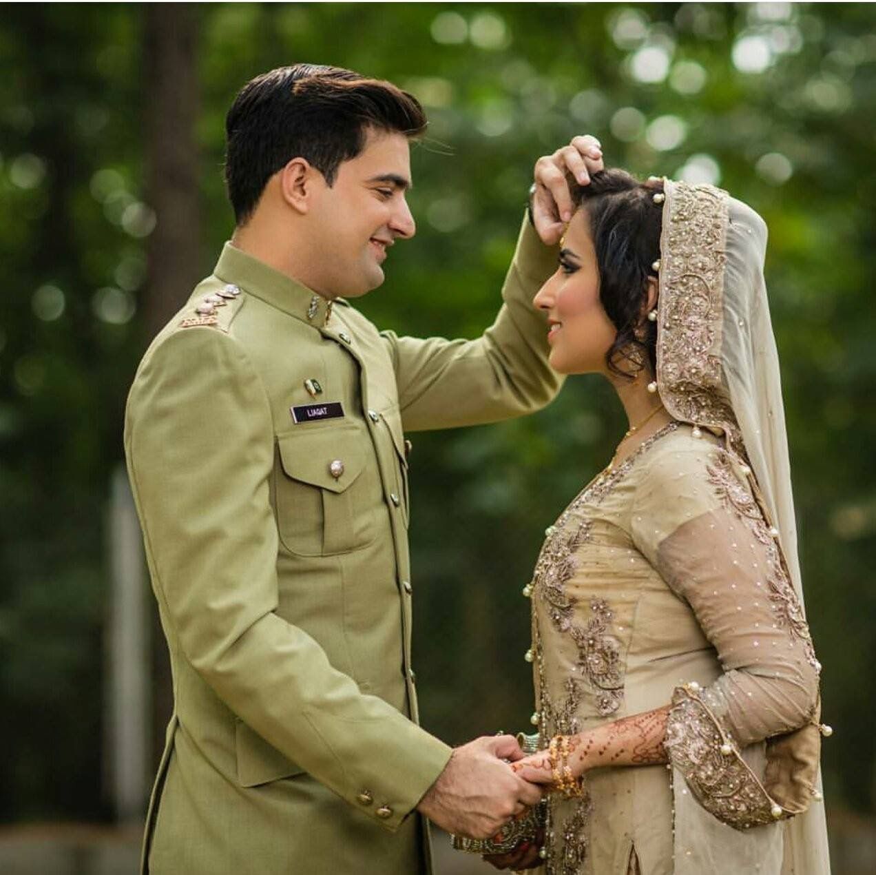 Beautiful lovely couple. Pak army soldiers, Army couple, Military