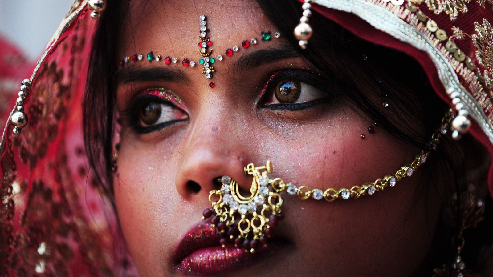 What does every Indian wedding need? Gold (and lots of it)