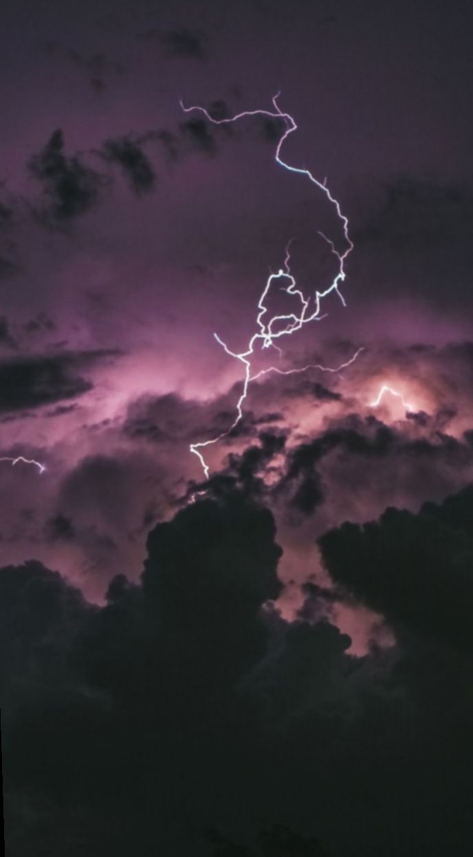 Wallpaper iPad Dark Sky #Lion #nature #Photo. Lightning sky