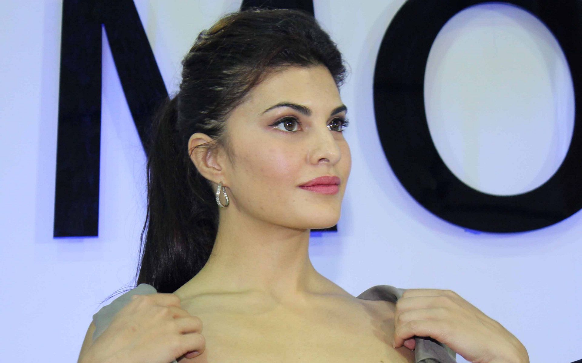 Jacqueline Fernandes Hot Beauty Queen Wallpaper And