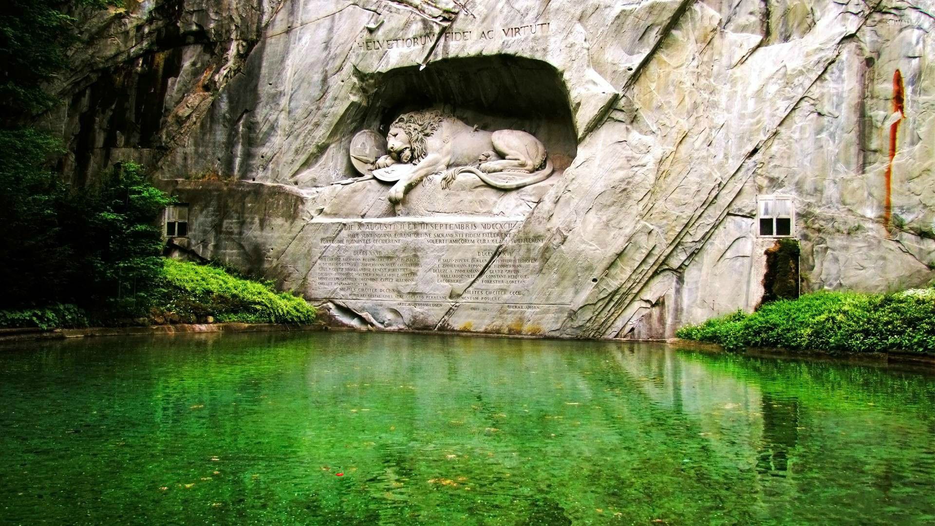 Green nature by the Lion Monument wallpaper