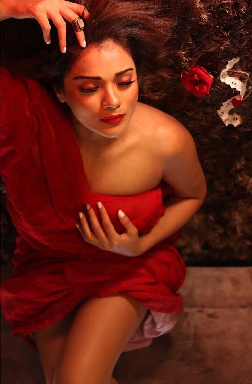 Megha Gupta Hot and HD Picture in Bikini and Swimsuit