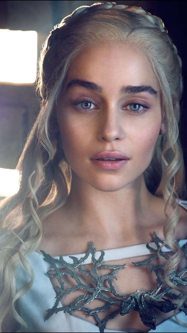 Game of Thrones. iPhone wallpaper. Khaleesi. Clarke game of thrones, Daenerys targaryen wallpaper, Emilia clarke