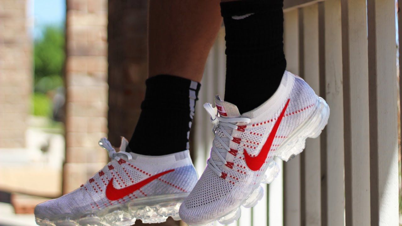 vapor max red bottom