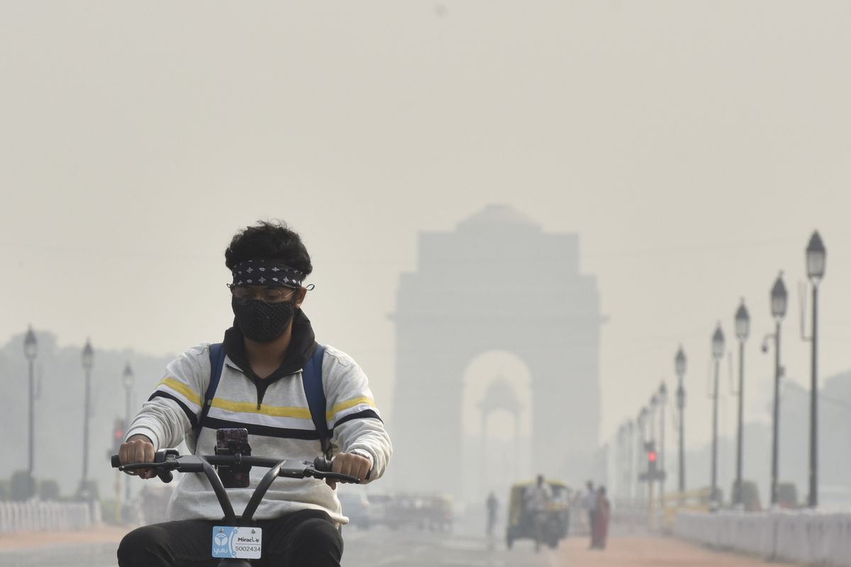Delhi air pollution: The law that's helping fuel the city's poor