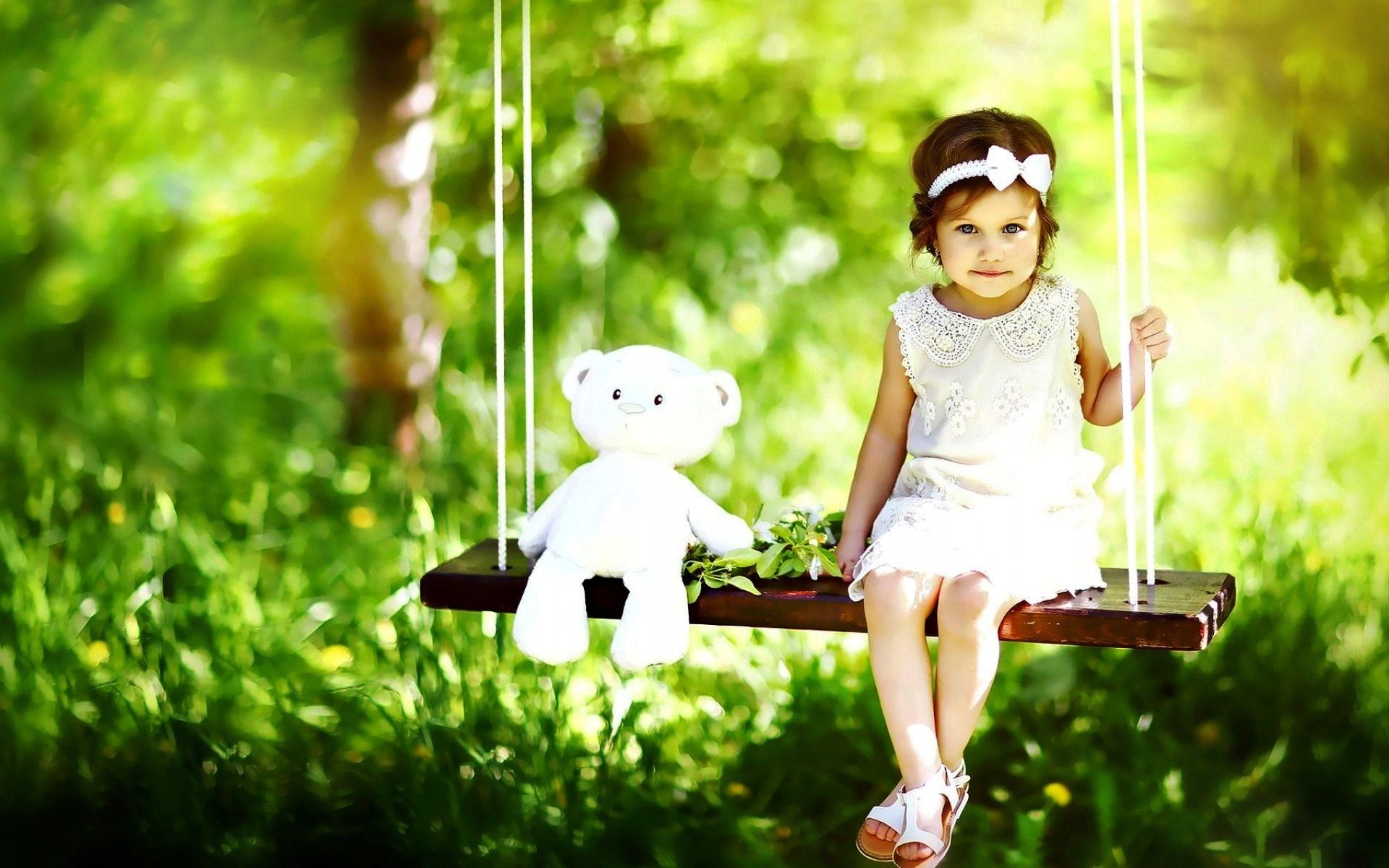 aljanh.net background. type PC, Girl on swing