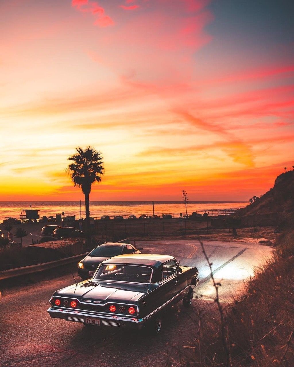 Retro Car Aesthetic Sunset Wallpaper 4K for PC