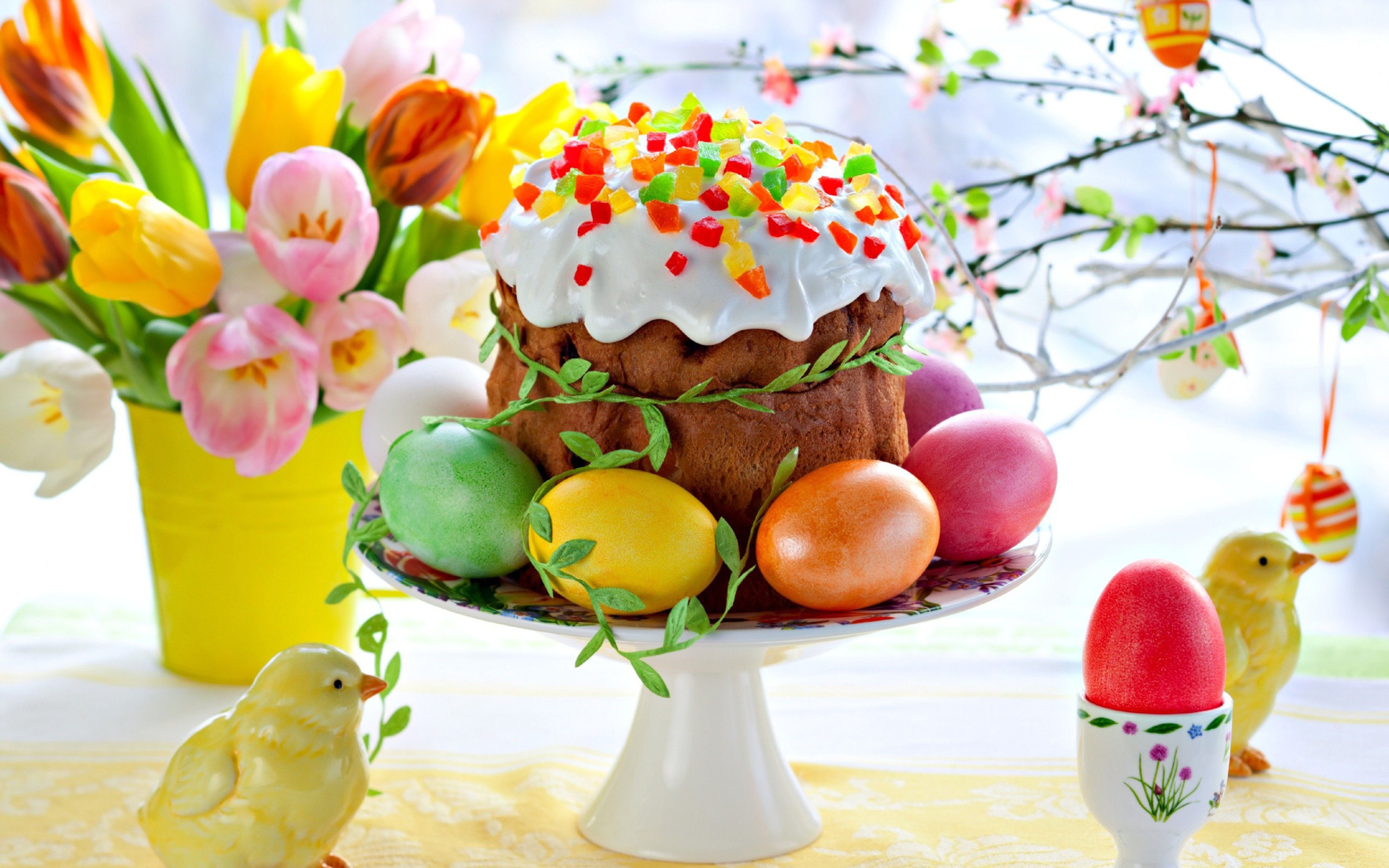 Special cake and painted eggs