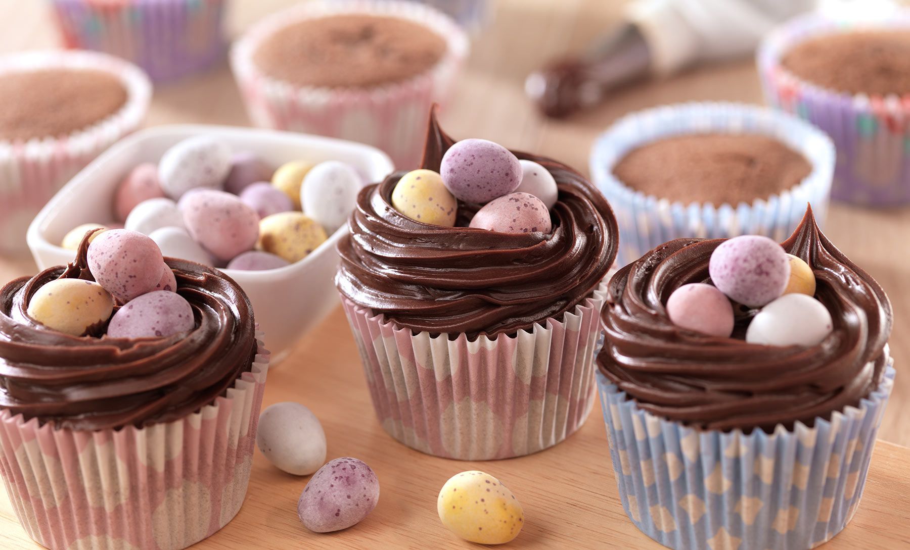 EASY TO MAKE TEMPTING EASTER CUPCAKES