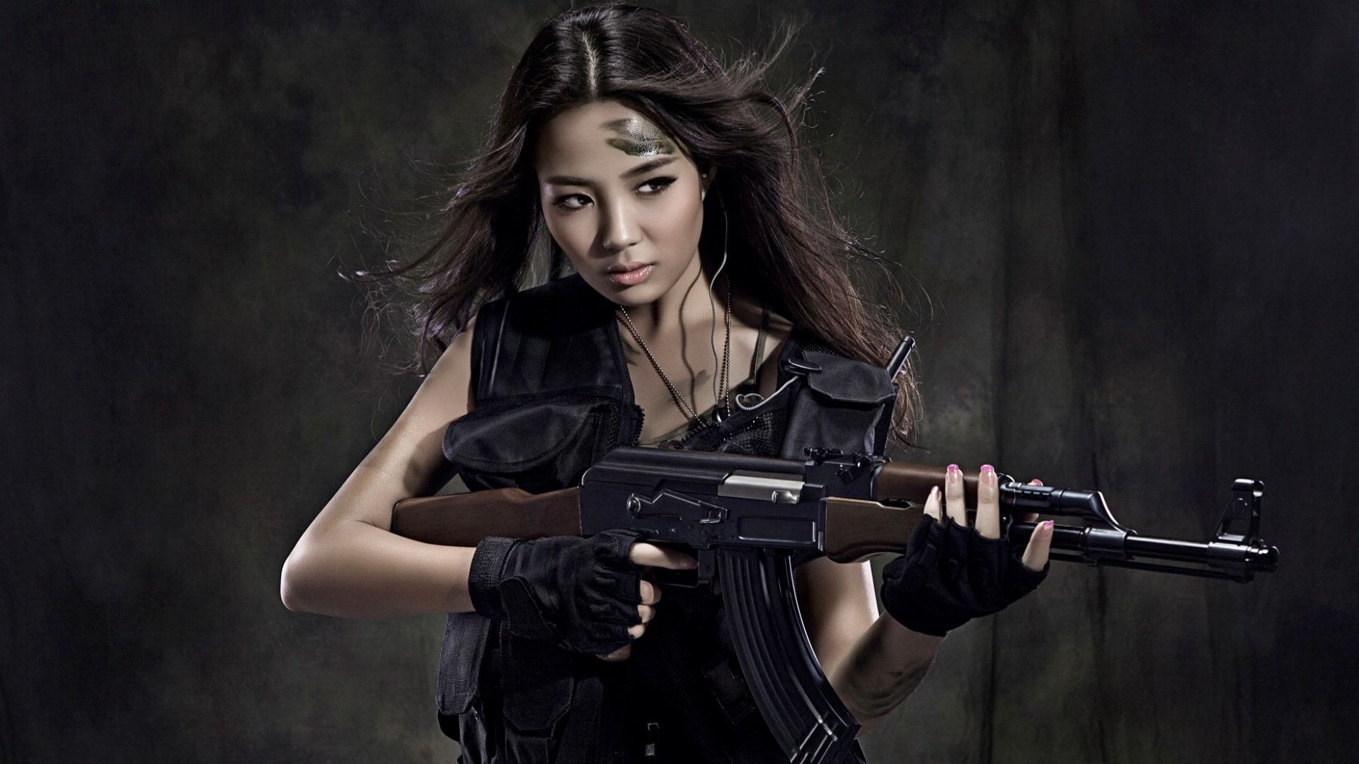 Girl with Gun Wallpaper