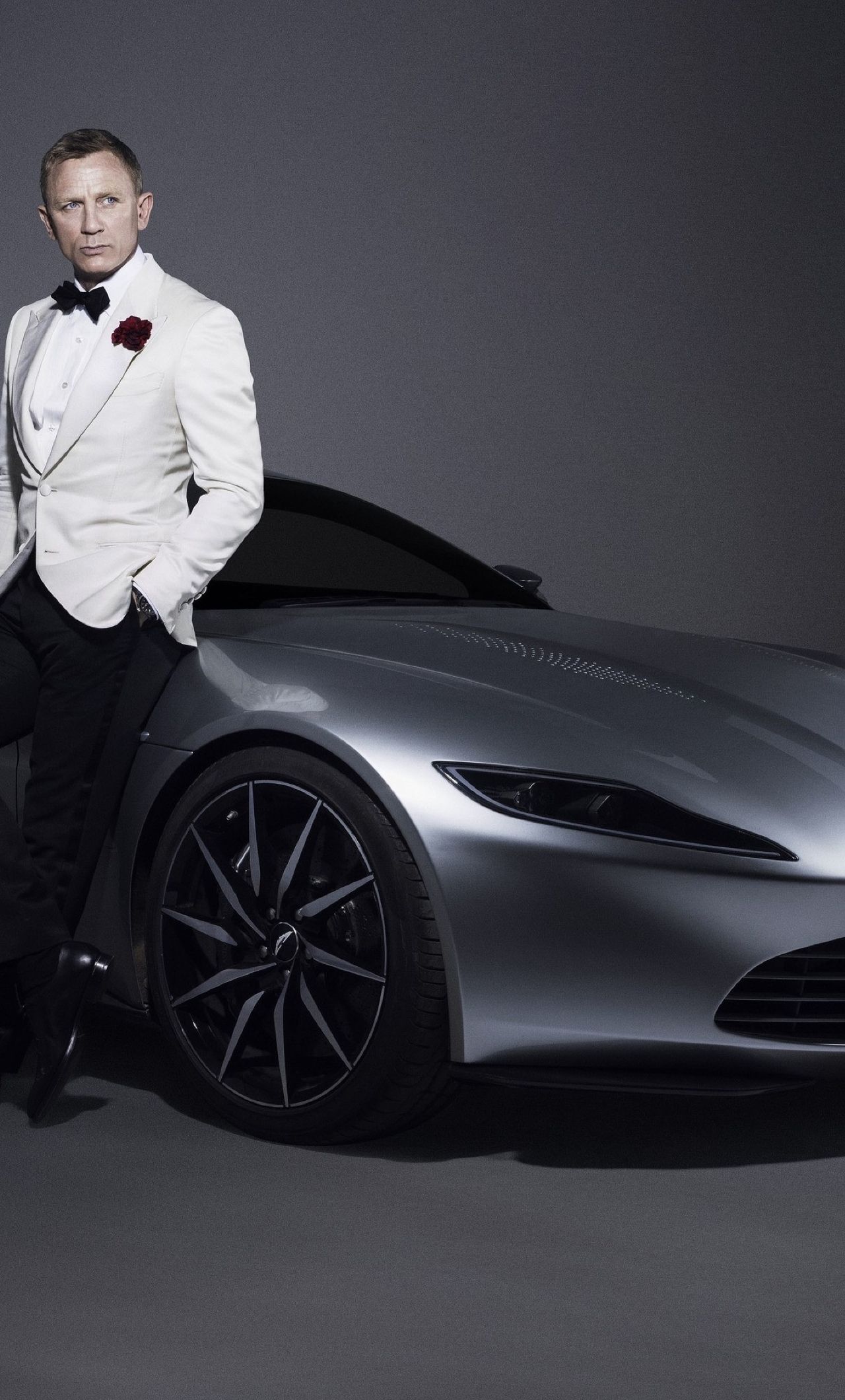 1280x2120 Daniel Craig 007 James Bond Aston Martin Car Photoshoot