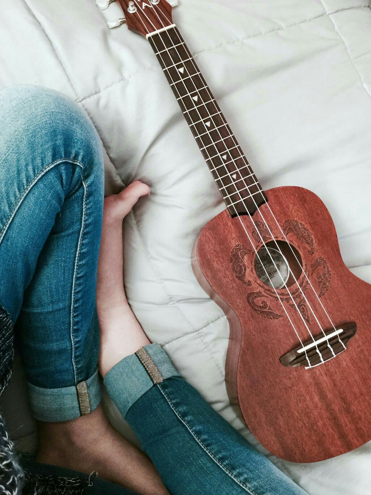 Playing Ukulele Wallpapers - Wallpaper Cave