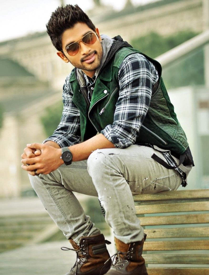 Special 'Iddarammayilatho' Wallpaper and Stills On the Occasion