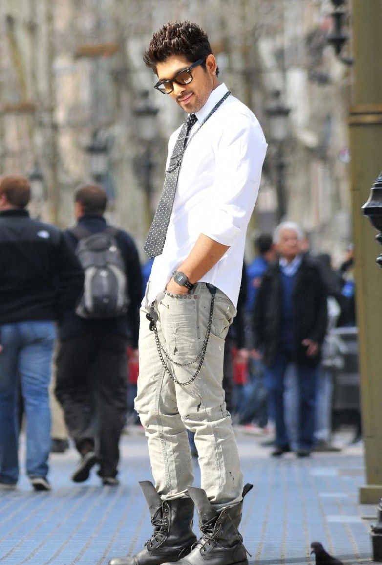 Special 'Iddarammayilatho' Wallpaper and Stills On the Occasion