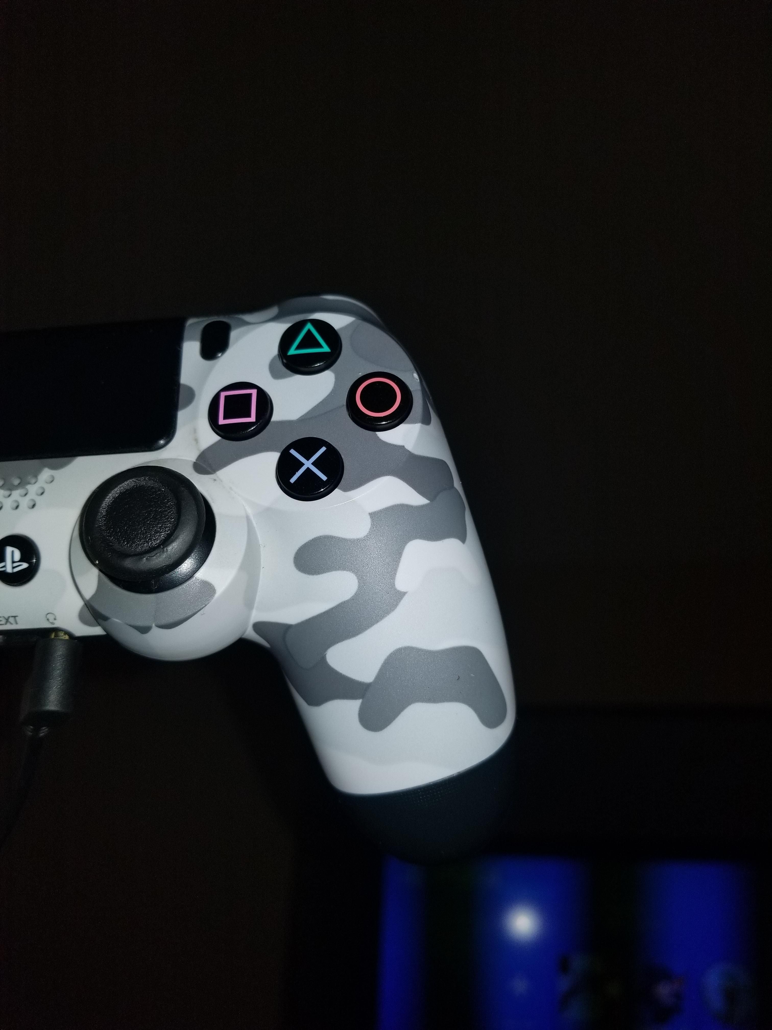PS4 camp controllers have tiny controllers painted on them. Fotos com namorado, Imagens frases, Fotos