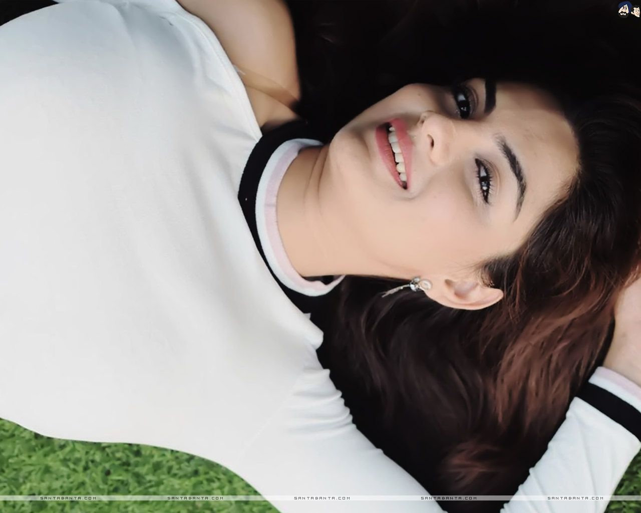 Hot Bollywood Heroines & Actresses HD Wallpaper I Indian Models