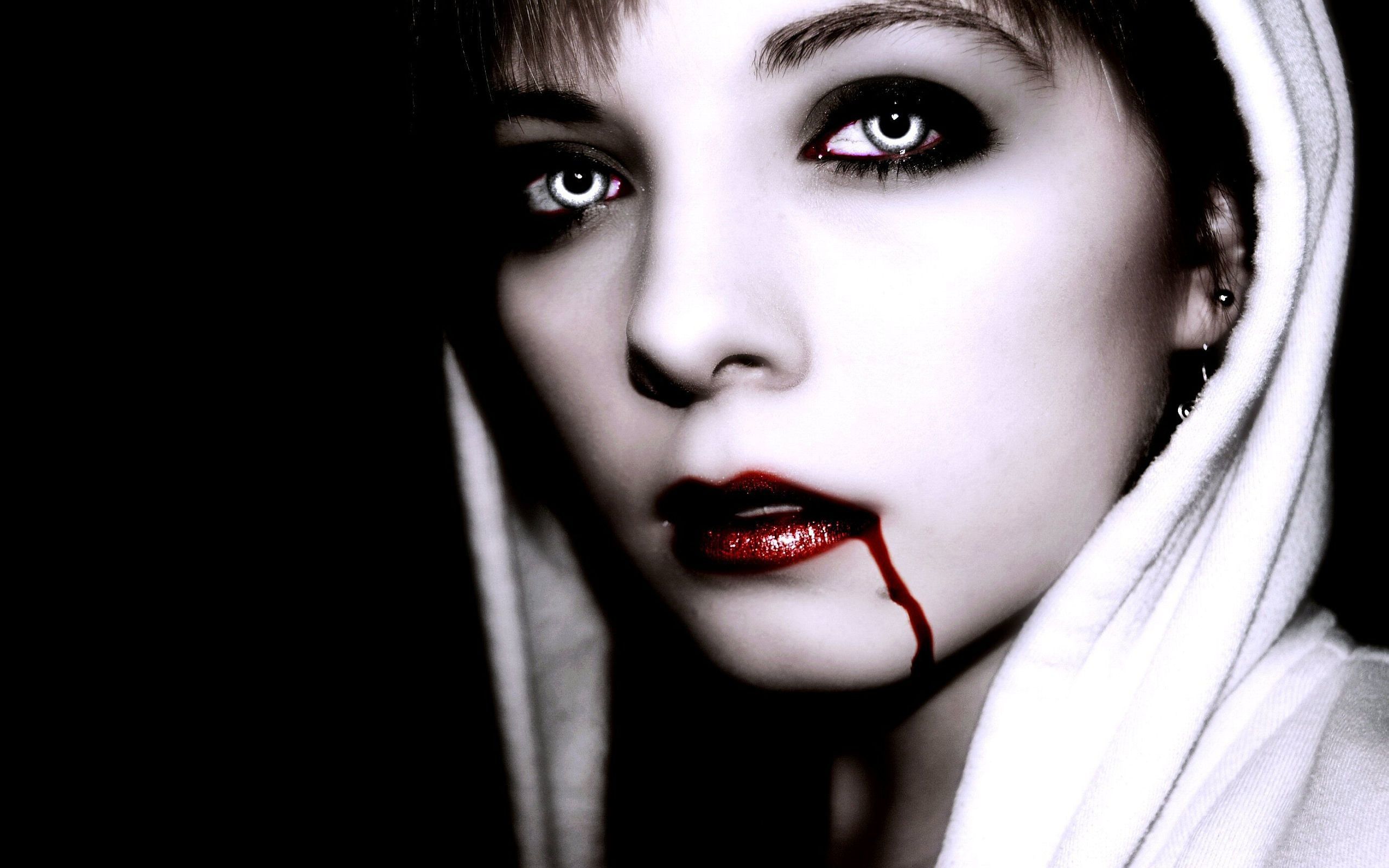Female Vampire Wallpaper