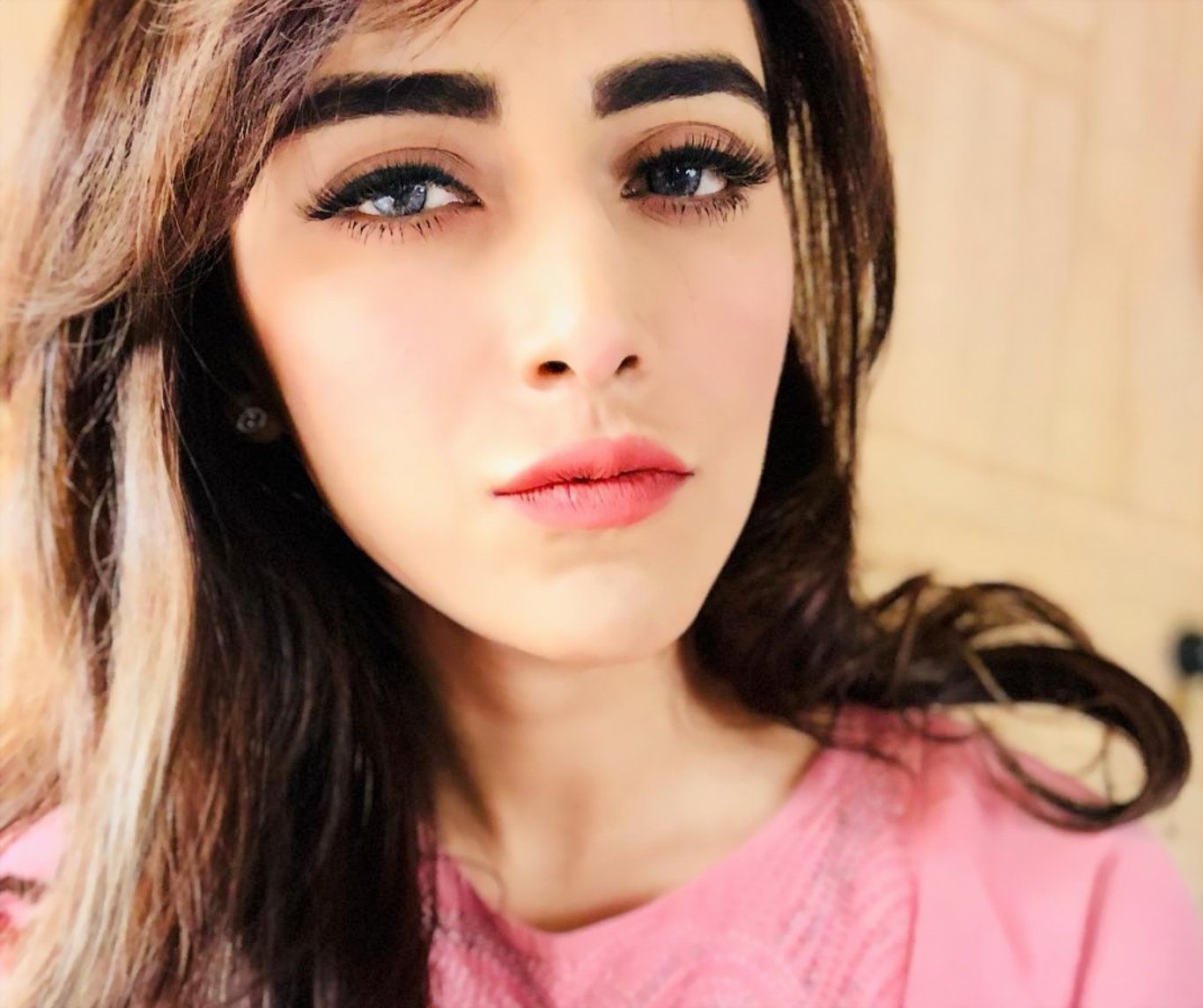 Angela Krislinzki Latest HD Wallpaper