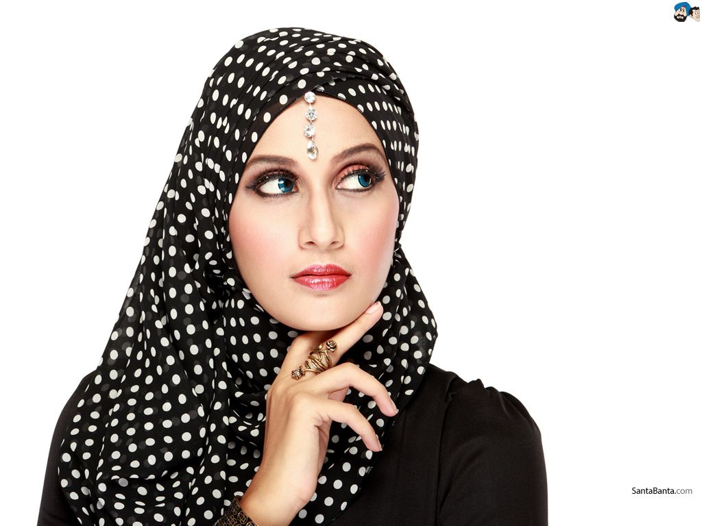 Arab Women in Hijab Wallpaper