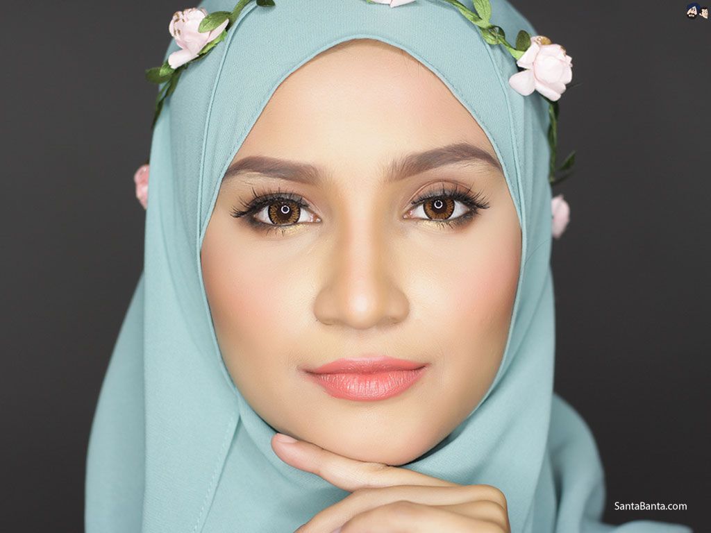 Arab Women in Hijab Wallpaper