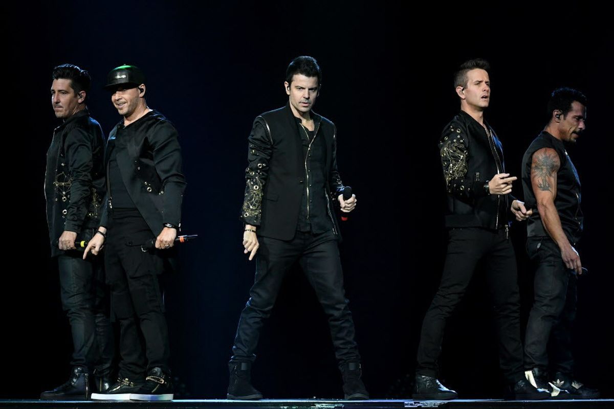 New Kids go 'round the Block again at Allstate Arena Sun