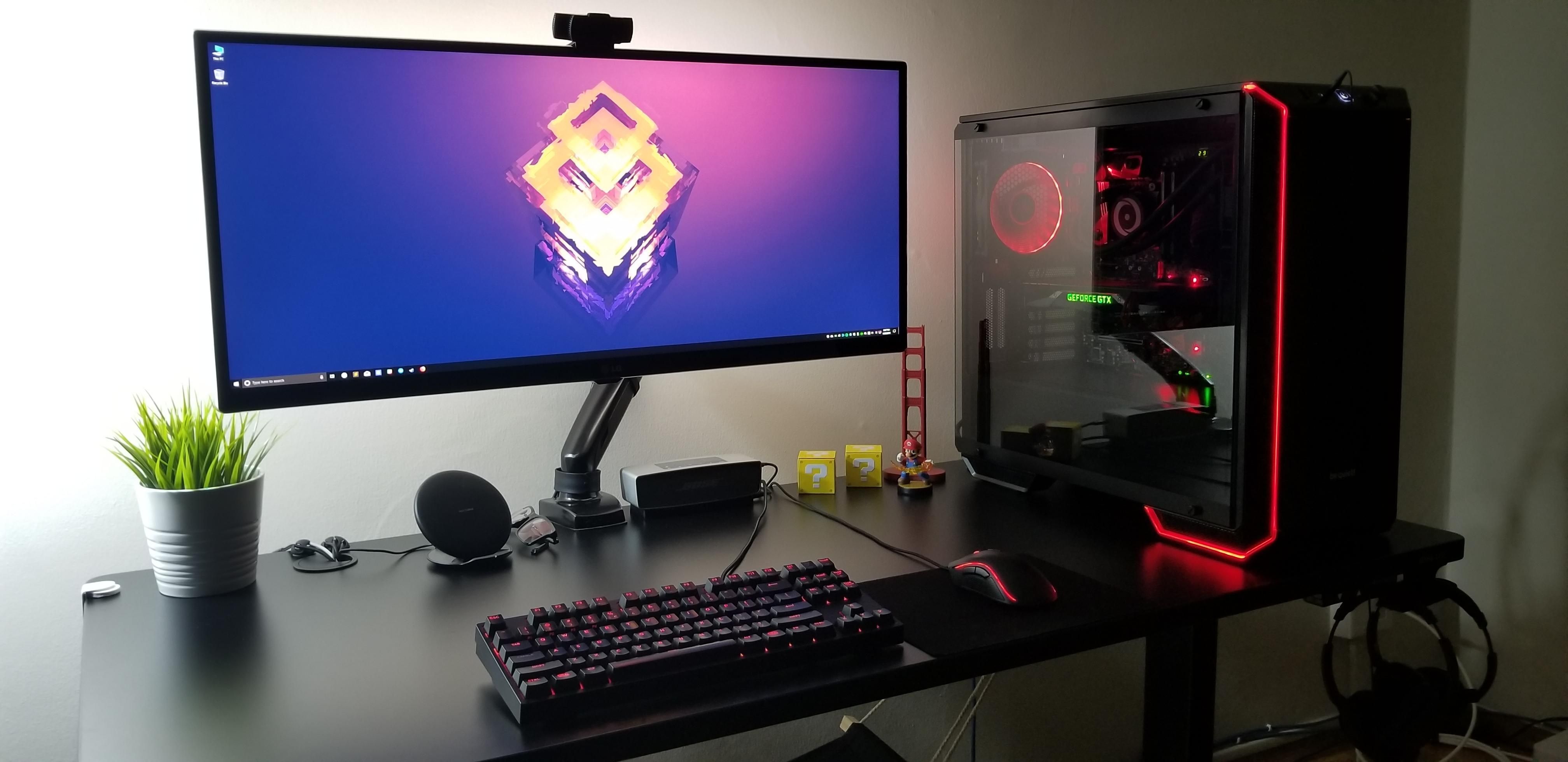My battle station needs a simple black and red wallpaper