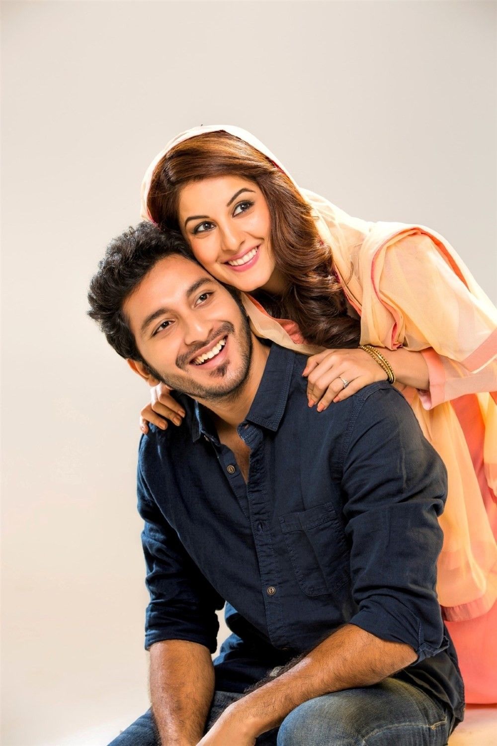 Walter Phillips, Isha Talwar's Meendum Oru Kadhal Kadhai stills