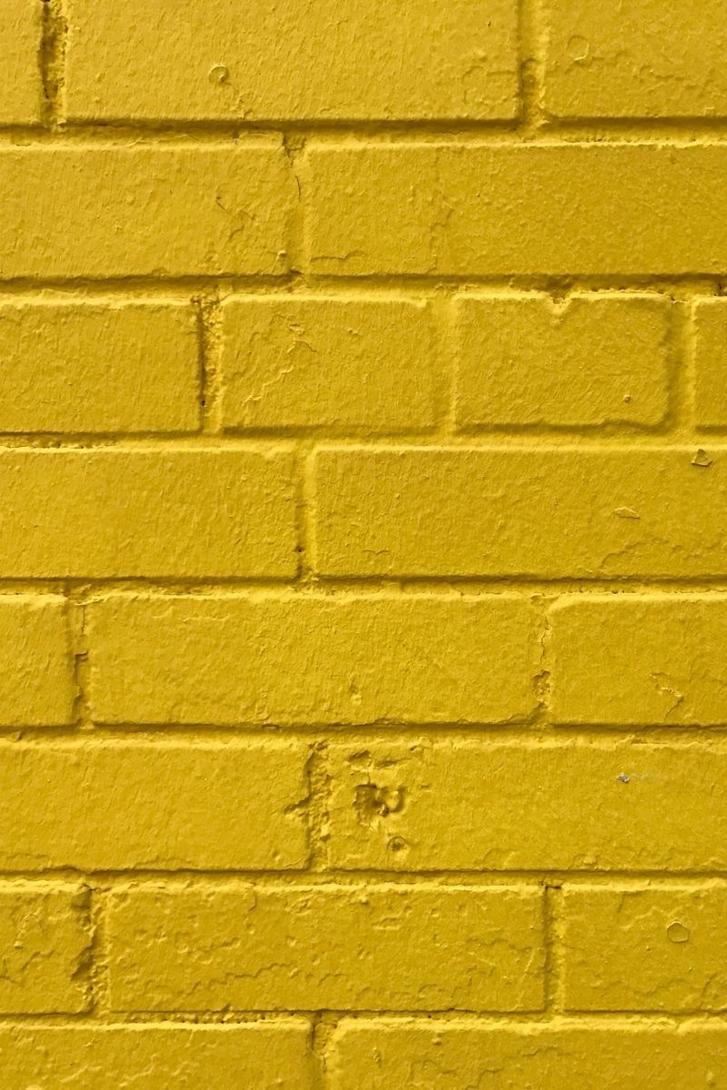 Yellow iPhone Wallpapers: Điện thoại iPhone của bạn sẽ trông thật nổi bật với những hình nền màu vàng tươi sáng. Hãy cập nhật cho mình những thiết kế đẹp mắt và cá tính để làm mới giao diện cho thiết bị của bạn. 