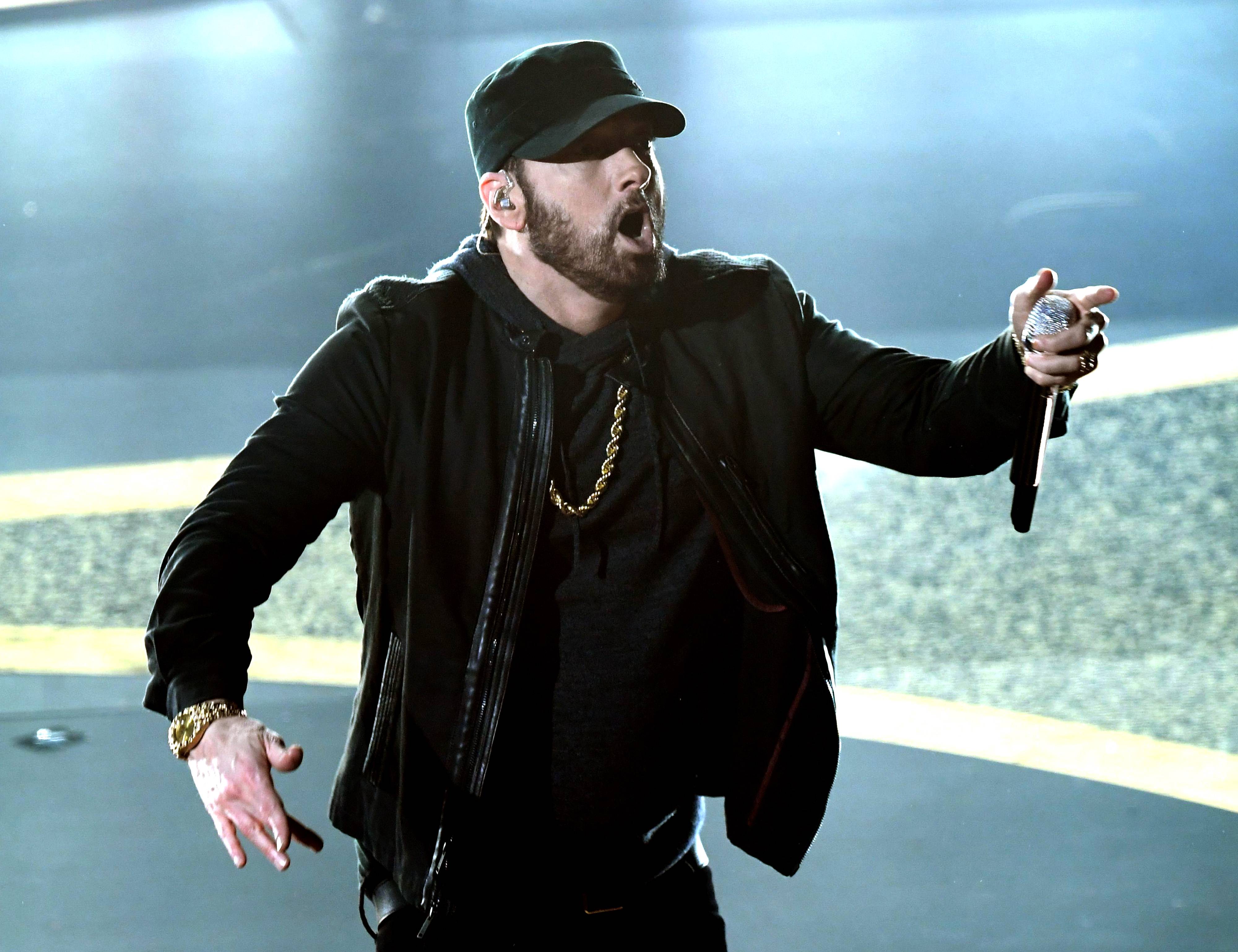 Eminem shows up for surprise performance at 2020 Oscars
