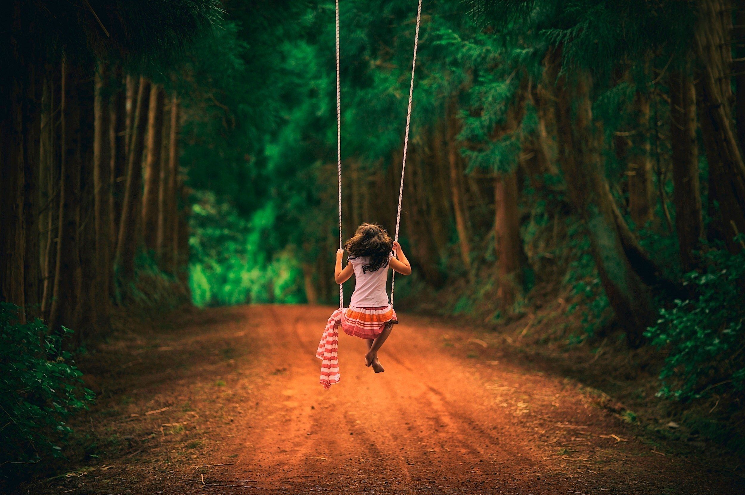 Free download Girl on a swing Full HD Wallpaper and Achtergrond