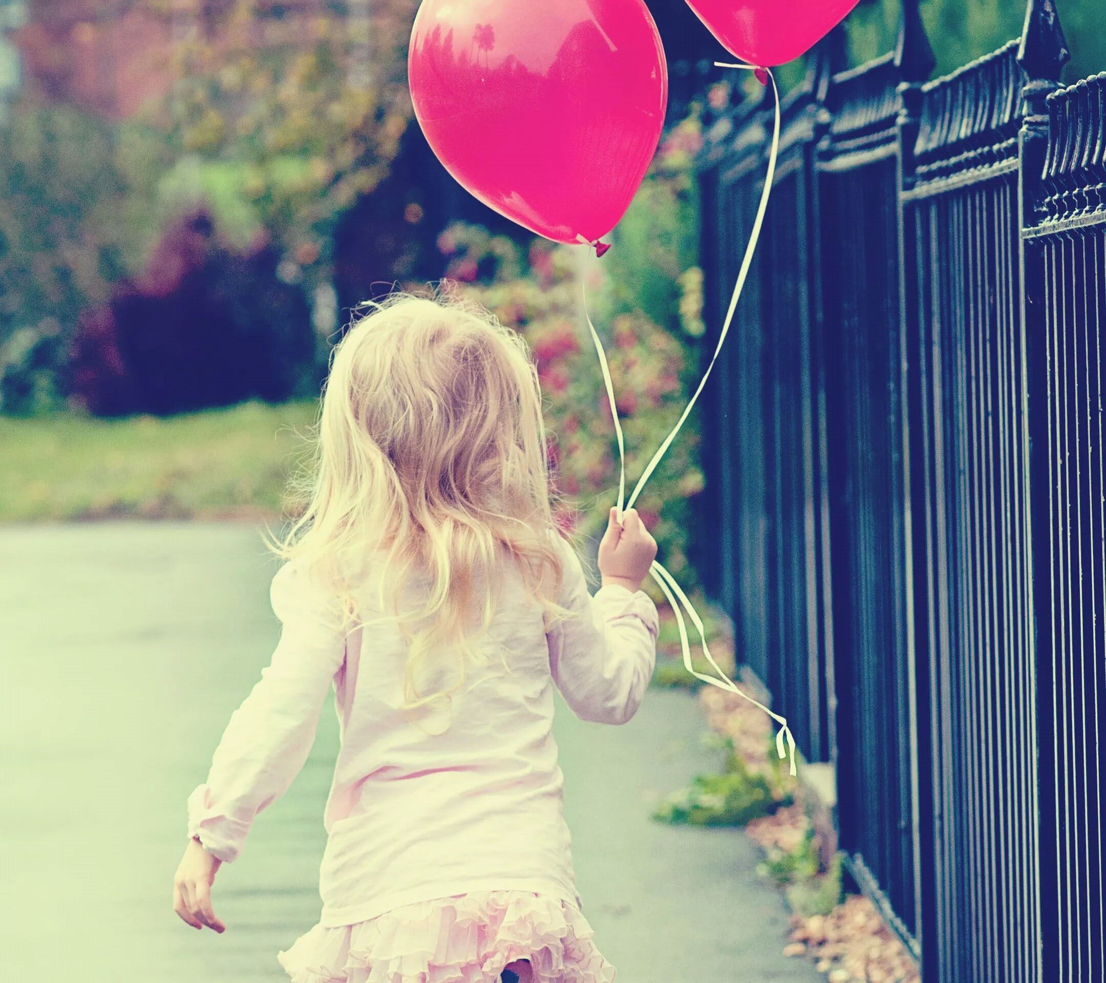 Little girl with balloon. Tap to see more pinky girly Android HD