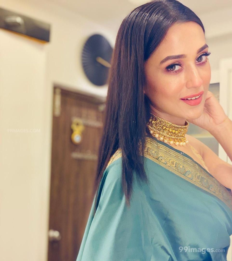 Mimi Chakraborty Hot Beautiful HD Photo / Wallpaper