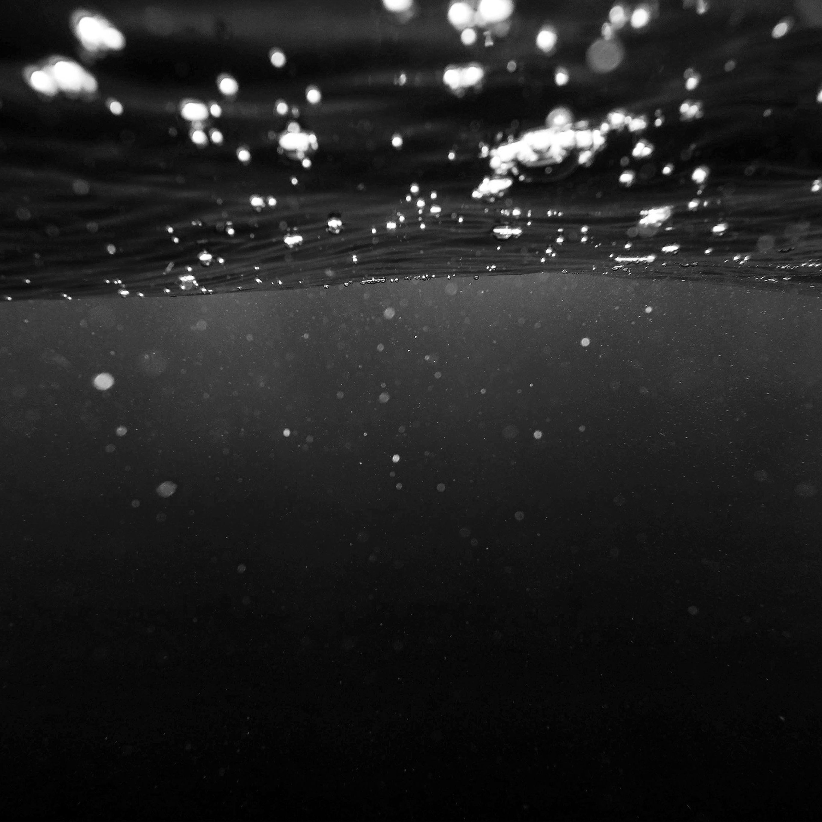 Bubble Underwater Swim Bw Dark Pattern iPad Pro Wallpaper