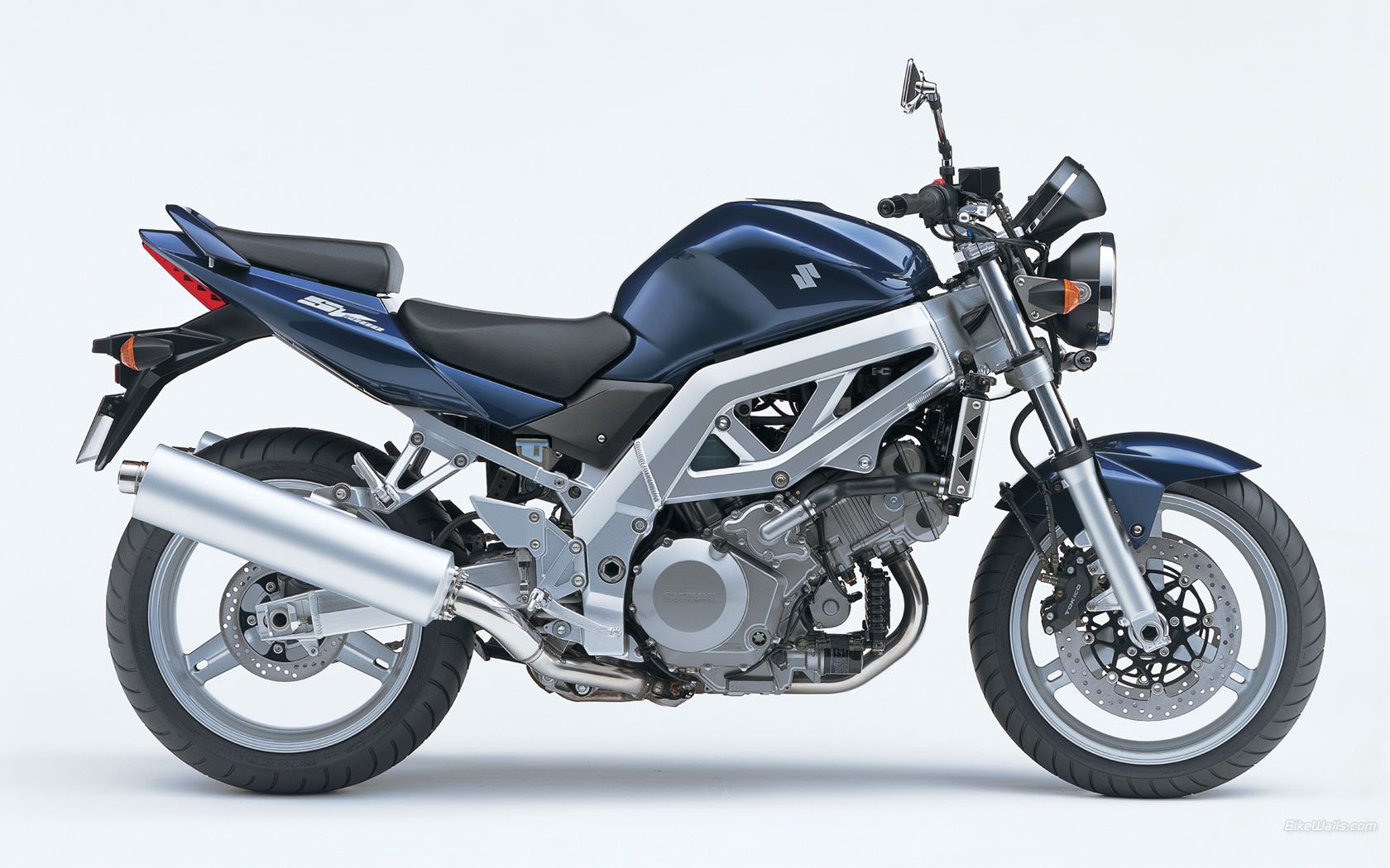 Suzuki SV1000 1680 x 1050 wallpaper