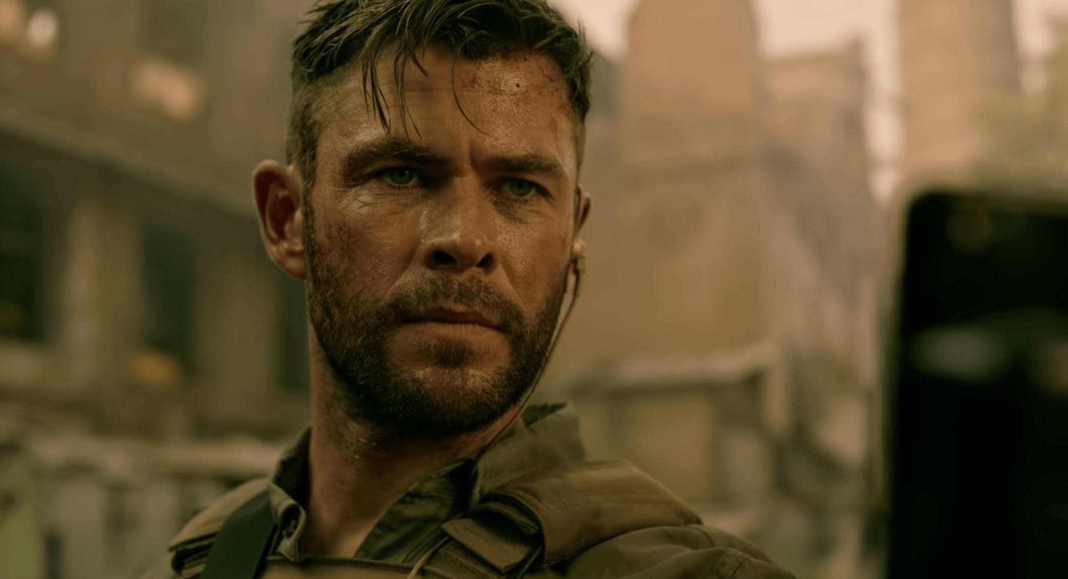 Chris Hemsworth Kick Ass In For Netflix Thriller
