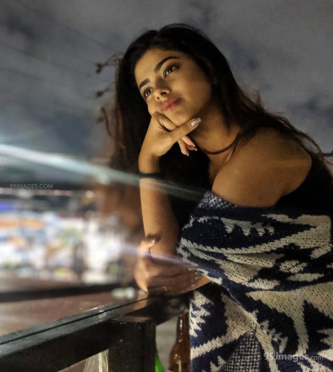 Siddhi Idnani Hot HD Photo & Wallpaper for mobile