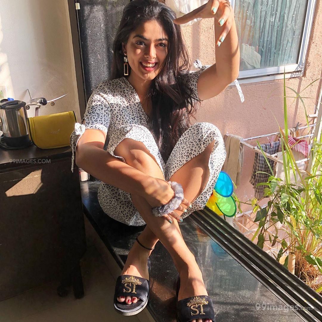 Siddhi Idnani Hot HD Photo & Wallpaper for mobile