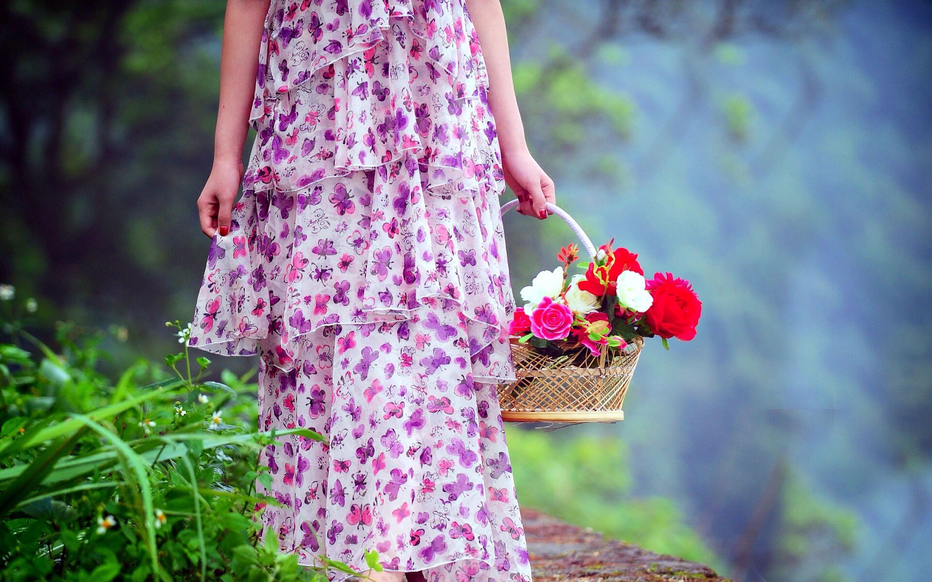 Holding flowers basket. Girls with flowers, Wallpaper background, Girl wallpaper