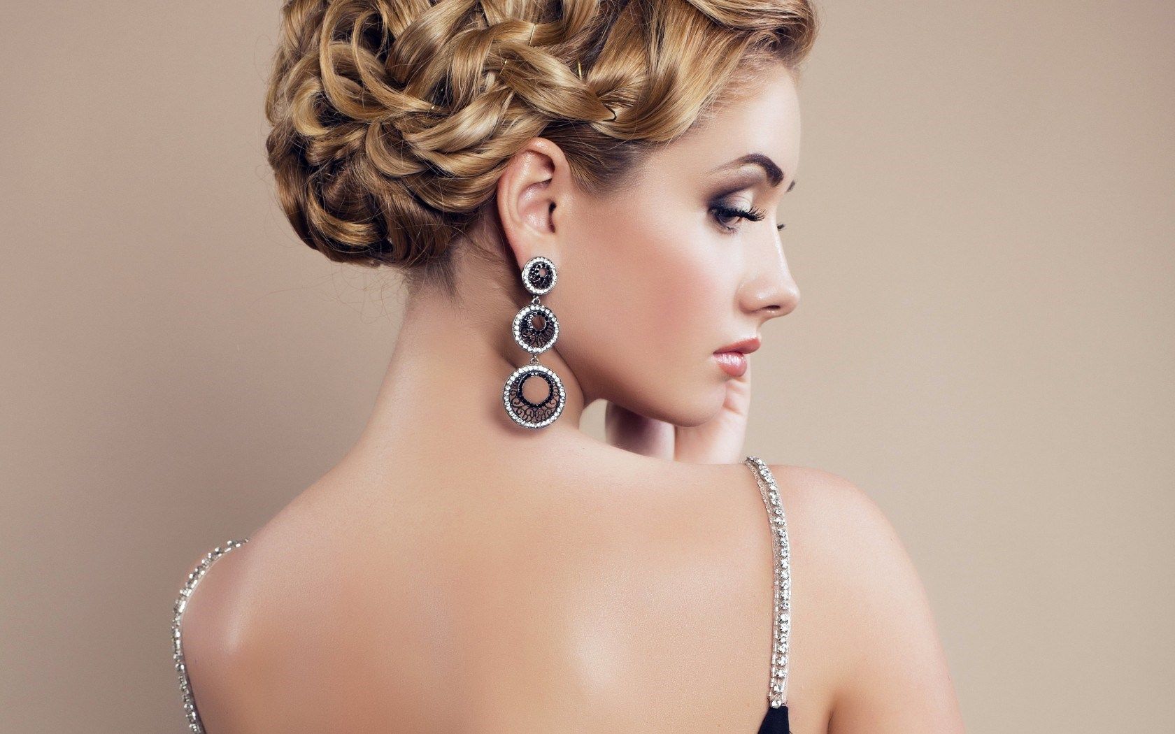 Blonde Earrings Jewelry HD Wallpaper