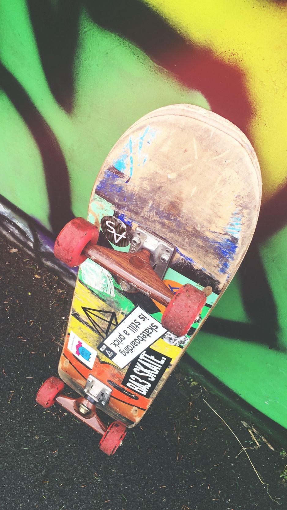 Download wallpaper 938x1668 skateboard, wheels, art, multicolored