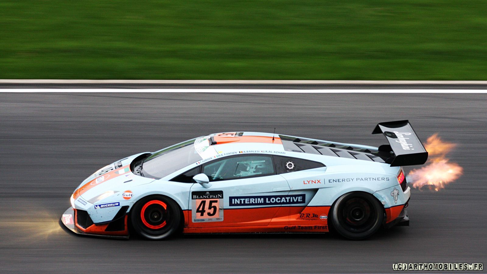 Your ridiculously cool Gulf Oil Lamborghini wallpaper is here