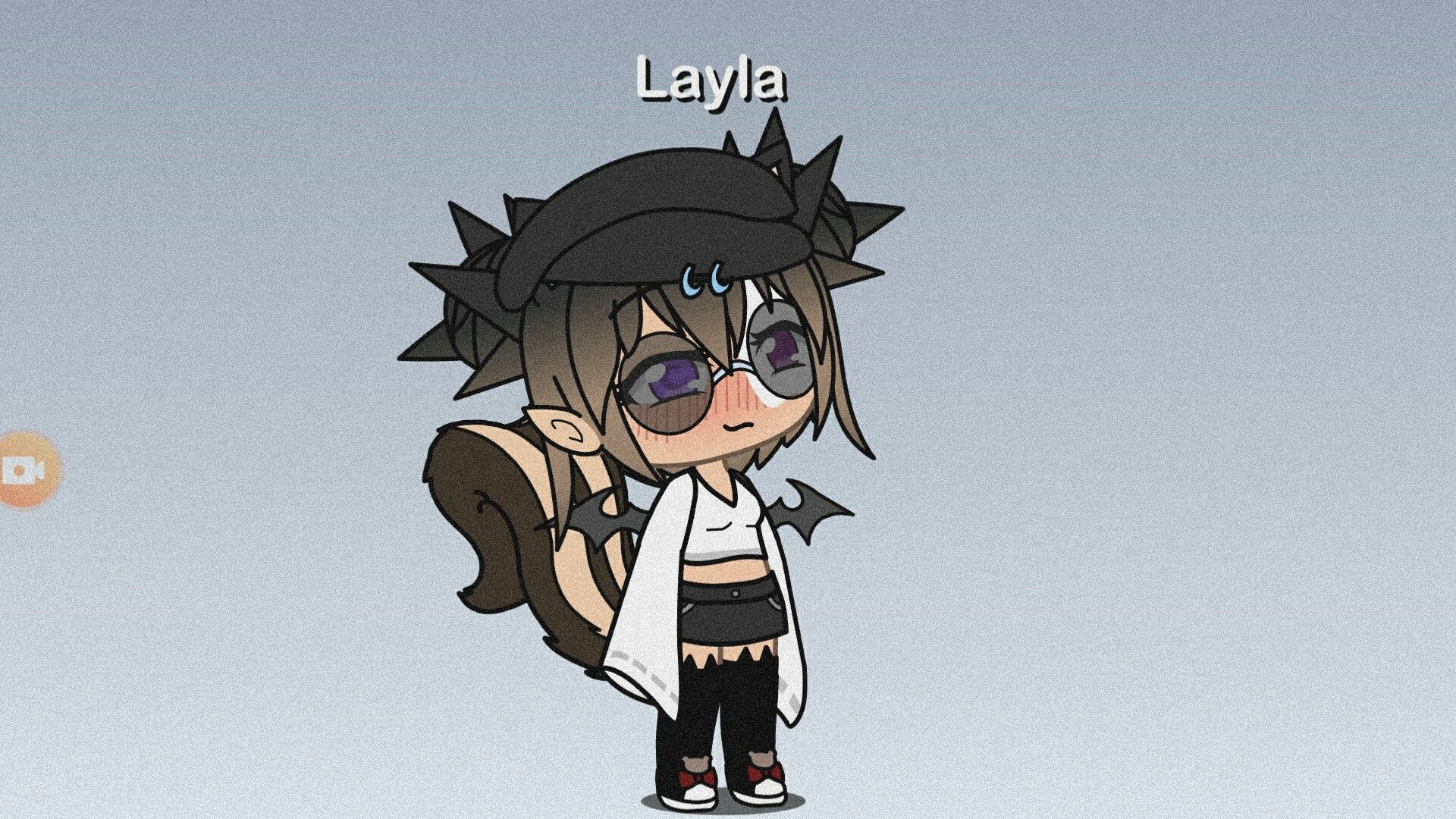 Layla •bi• •Single• •small• ○Likes:tall people, tall