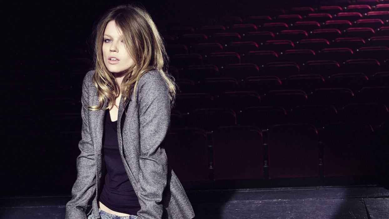 Women suit models wallpaperx1080