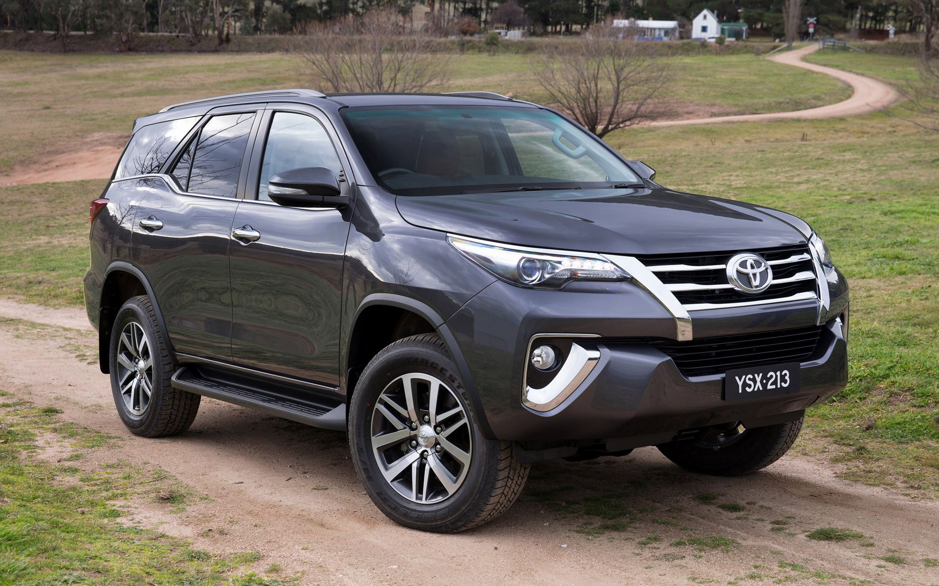 Toyota Fortuner (AU) and HD Image