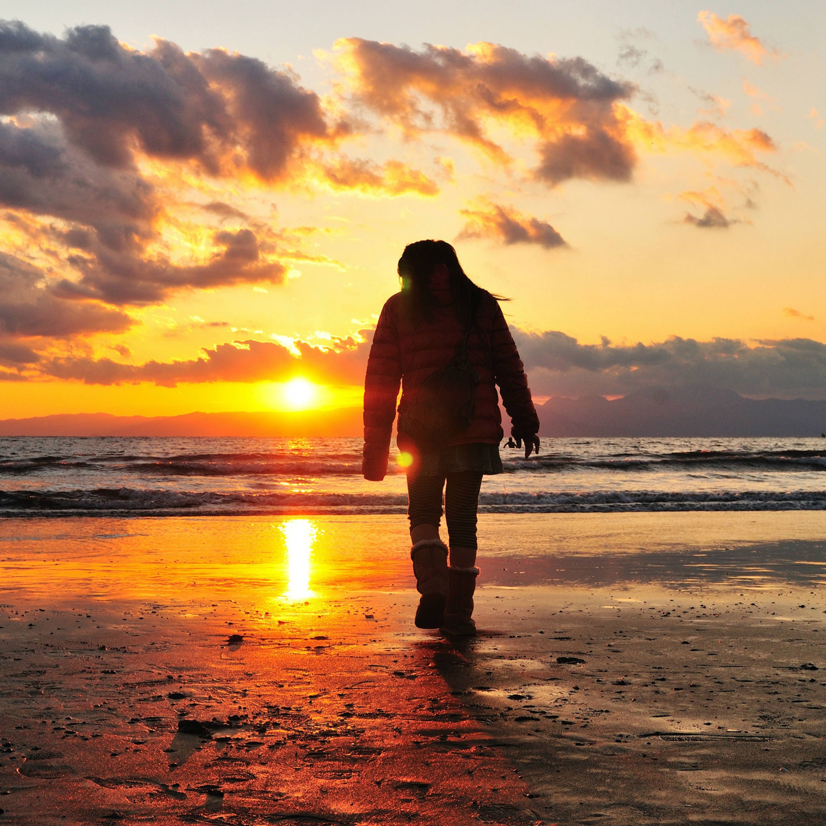 Sea Beach Light Sunset People Walk Alone iPad Pro Wallpaper Free