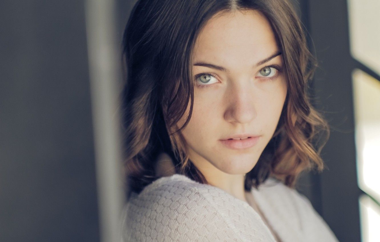Wallpaper girl, pretty, brunette, actress, Violett Beane image