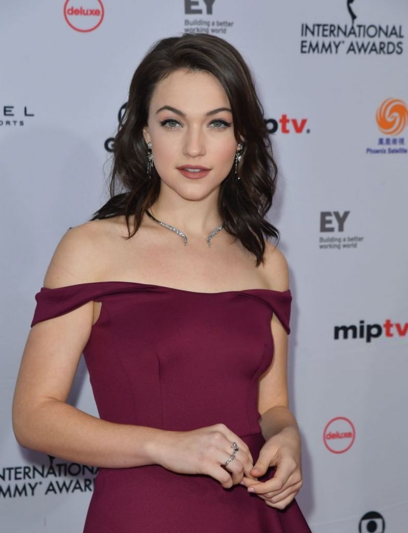 Violett Beane